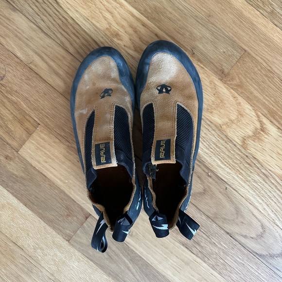 Evolv Rave Climbing Shoes - Picture 2 of 4